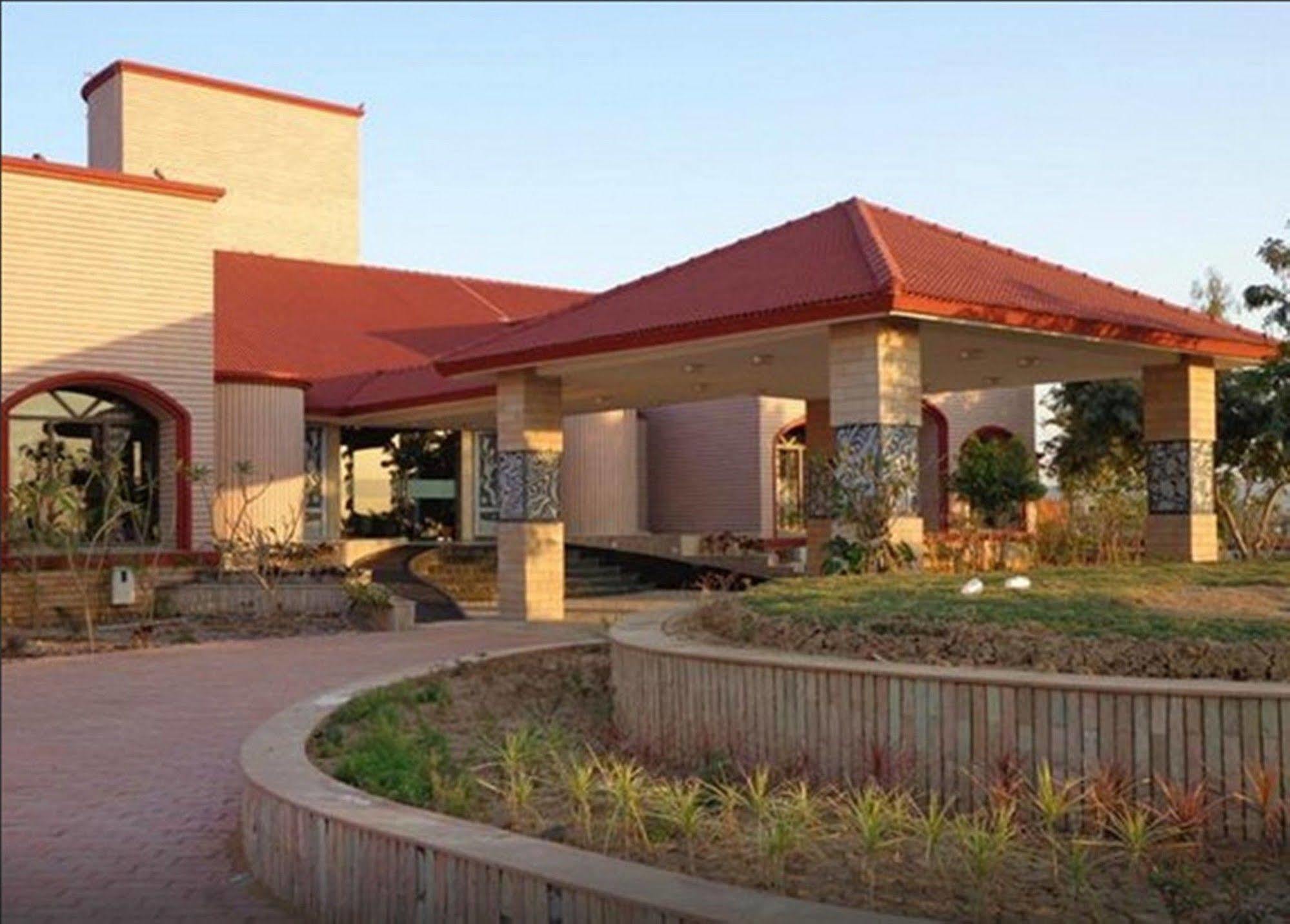 Regenta Resort Bhuj By Royal Orchid Hotels Limited Esterno foto